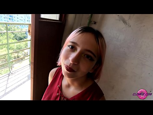 ❤️ Študentka čutno sesa neznanca v zaledju - sperma na njegovem obrazu ❤ Sex video pri nas ﹏